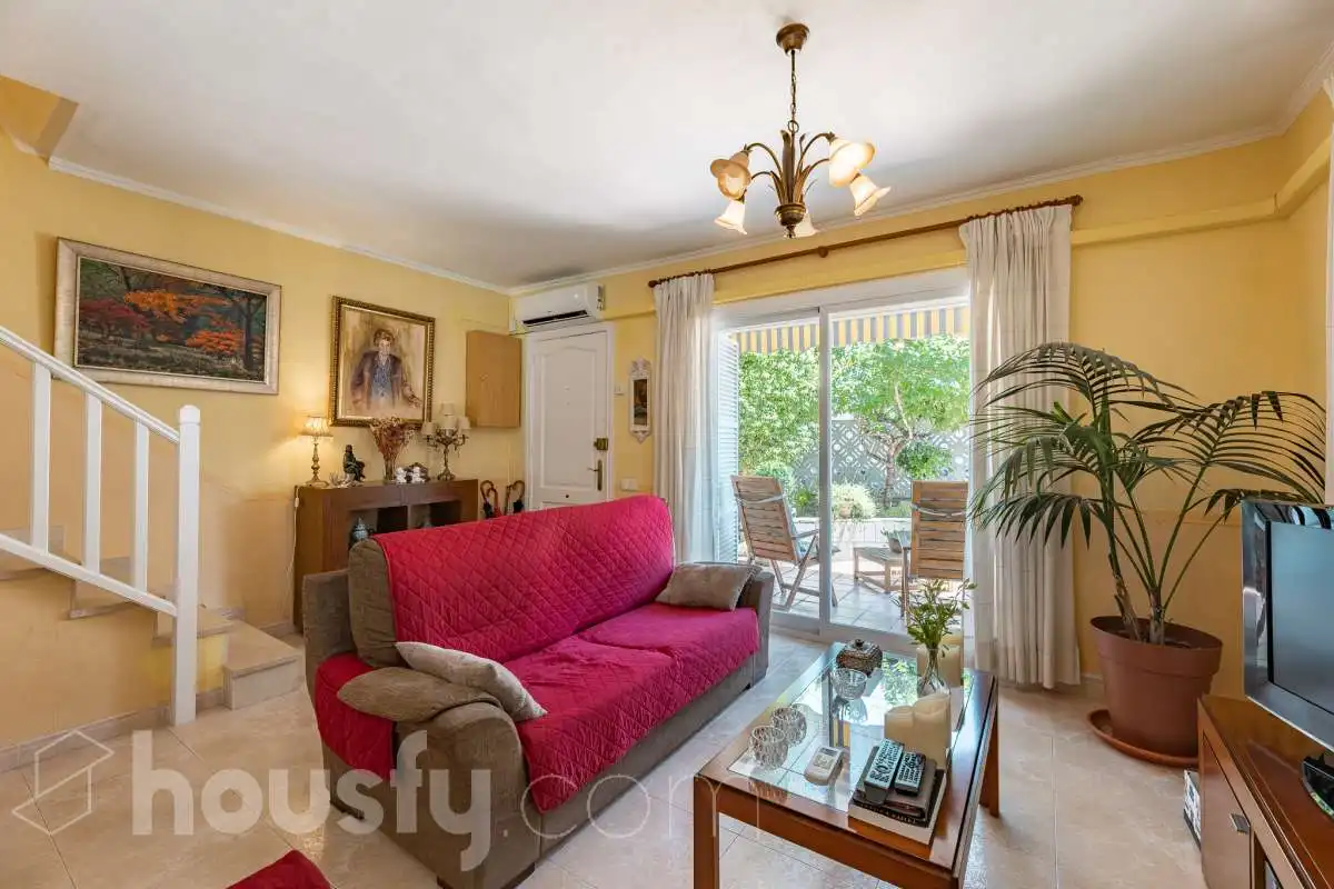 Detached homes for sale in Calle Santiago Rusiñol, Coma-ruga platja
