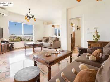 Chalet con balcón en venta en Velilla - Velilla Taramay