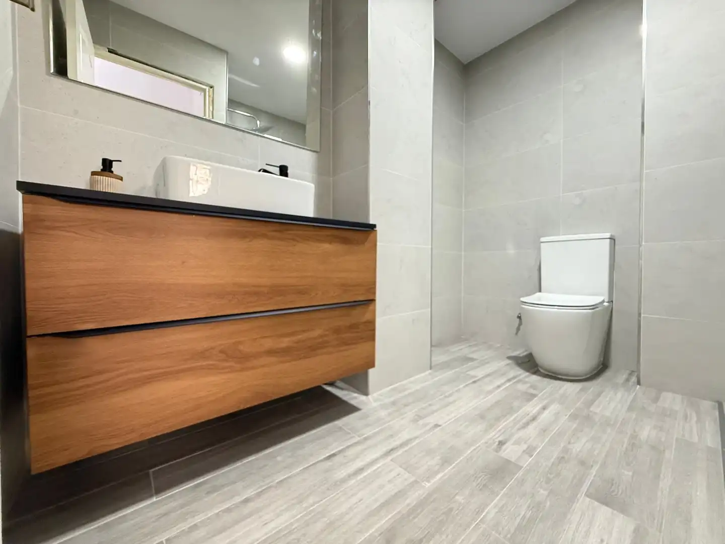 Baño de Piso en venta en Jerez de la Frontera con Aire acondicionado, Calefacción y Jardín privado