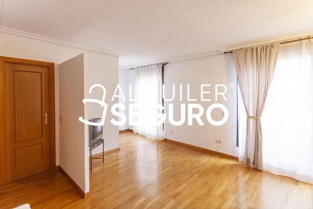 Ático en Alquiler en de Carnicer en Valdezarza