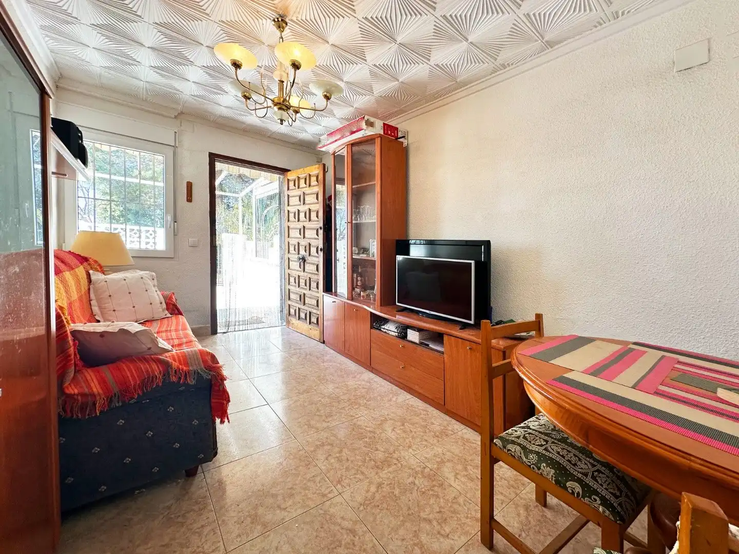 Wohnzimmer von Einfamilien-Reihenhaus zum Verkauf in Guardamar del Segura mit Terrasse und Möbliert