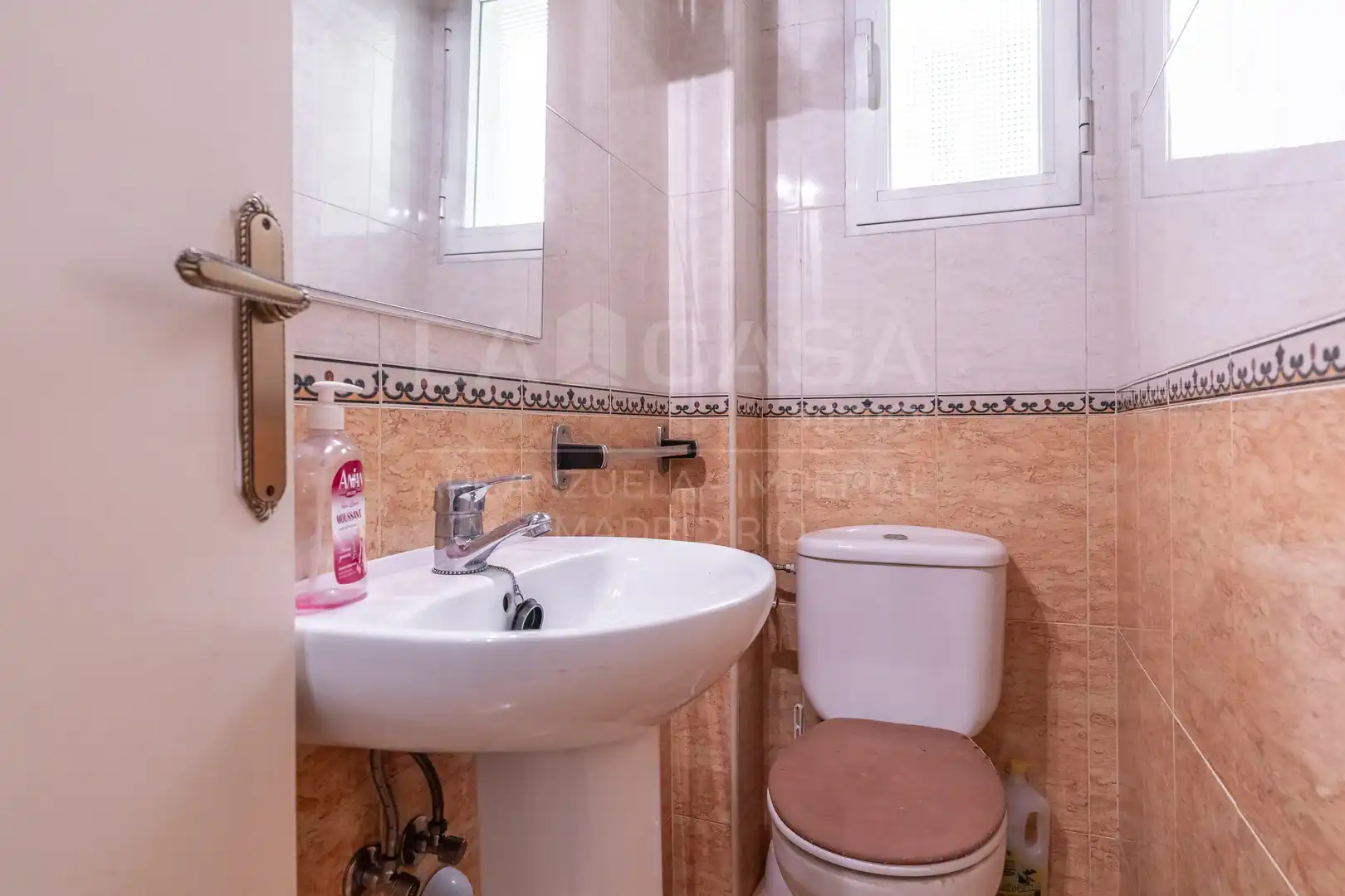 Baño de Piso en venta en Madrid con Calefacción y Trastero