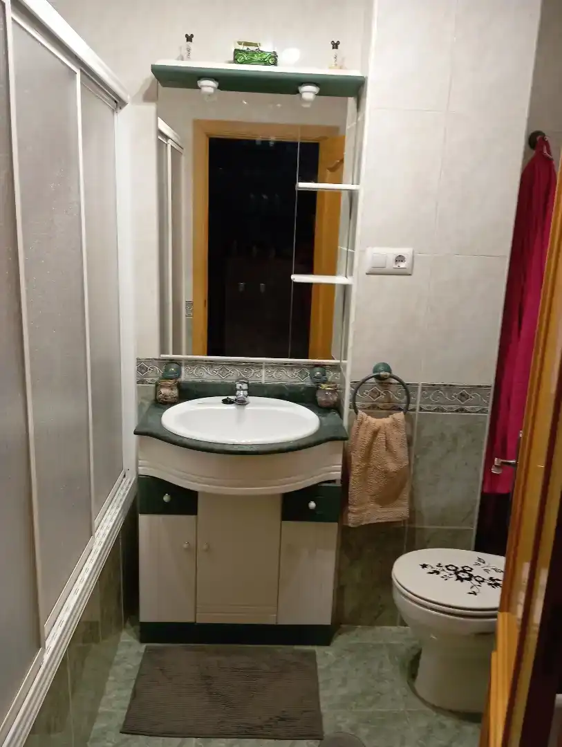 Bany de Casa o xalet en venda en Villanueva de la Torre amb Aire condicionat i Piscina