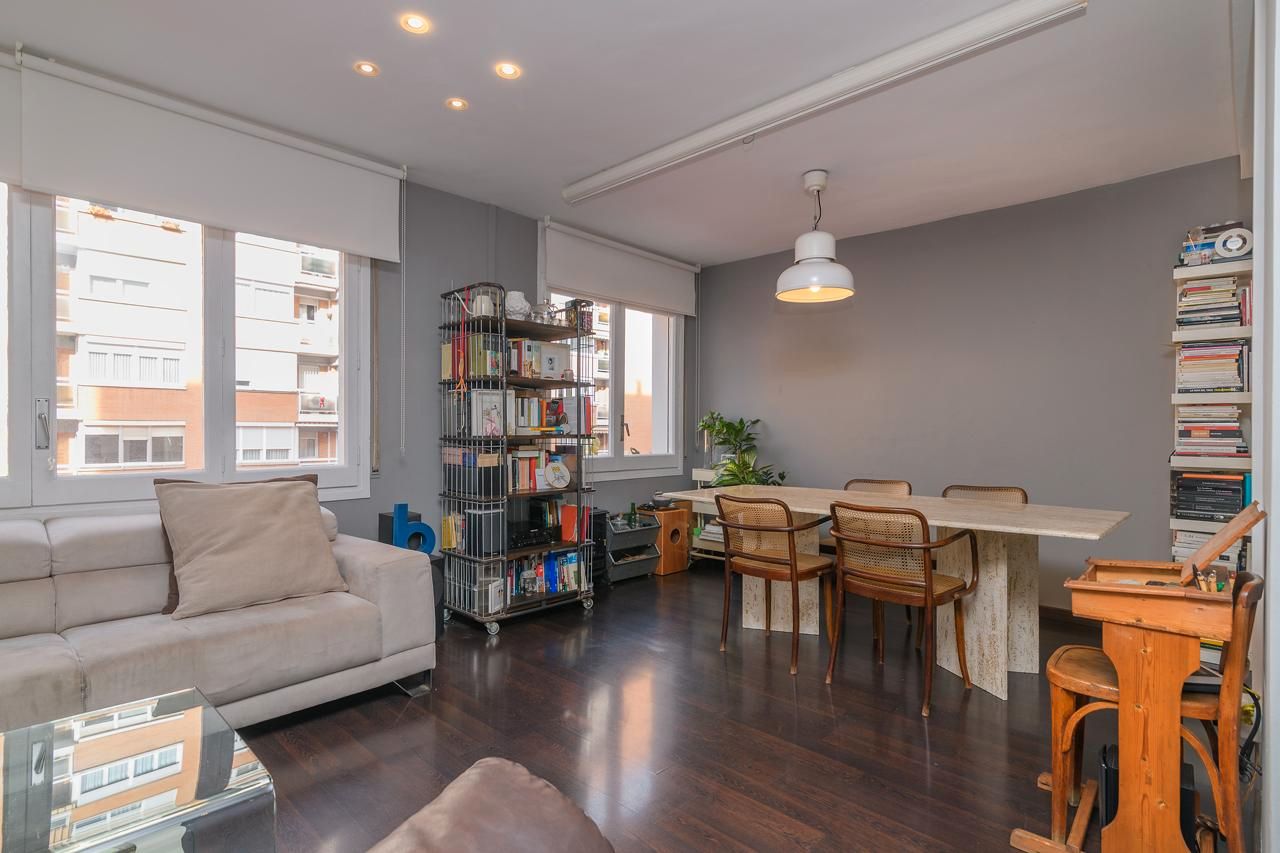 Sala de estar de Piso en venta en  Barcelona Capital con Aire acondicionado, Calefacción y Parquet