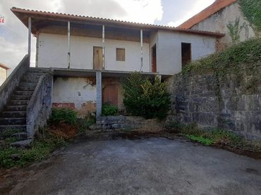Casa amb balcó en venda a San Cibrao das Viñas