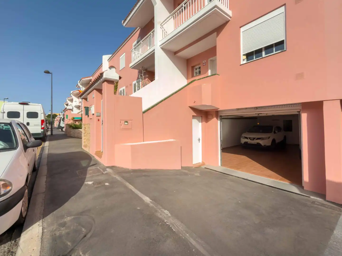 Aparcament de Casa adosada en venda en Granadilla de Abona amb Terrassa, Traster i Moblat