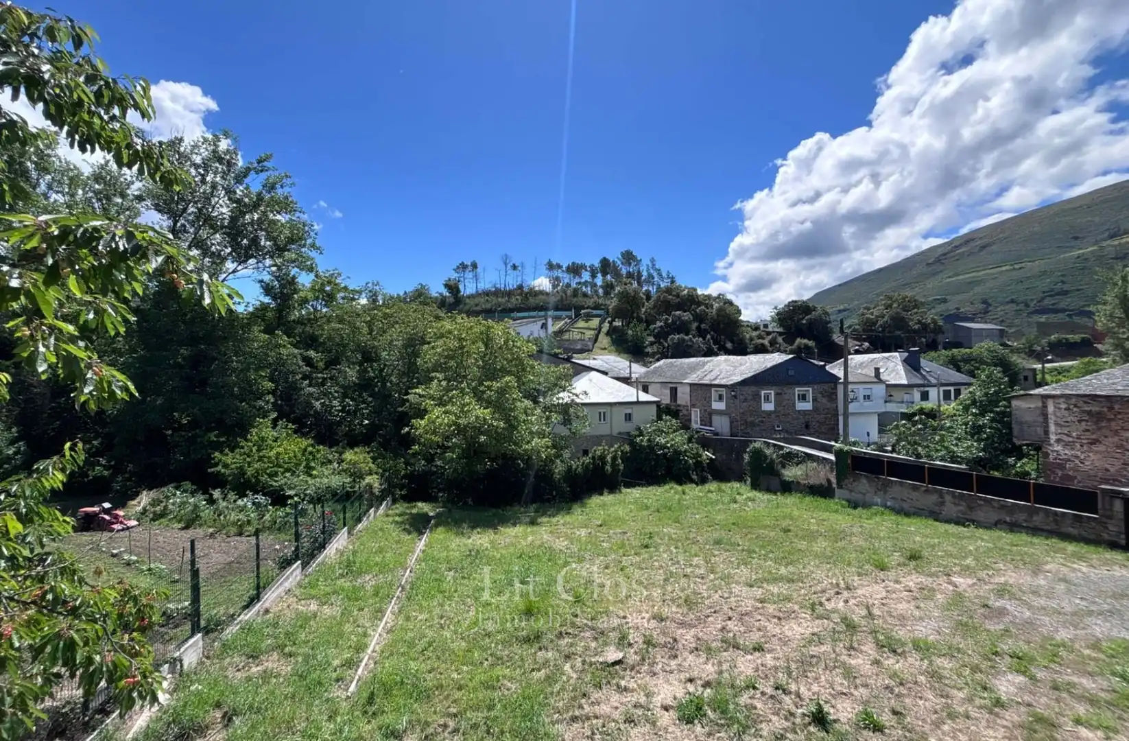 Houses for sale in O Barco de Valdeorras    with Private garden, Terrace and Balcony