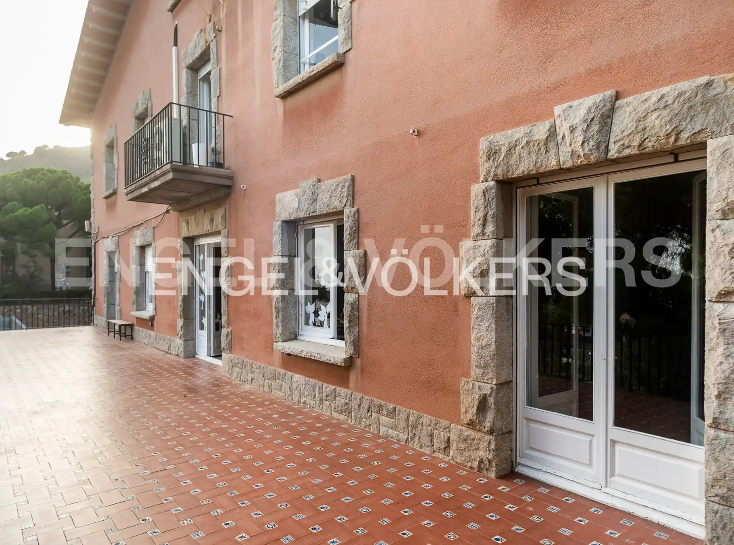 Vista exterior de Casa o xalet en venda en Barcelona amb Calefacció, Jardí privat i Terrassa