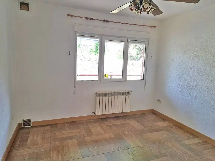 Dormitori de Casa adosada en venda en Torrelodones amb Calefacció, Jardí privat i Parquet