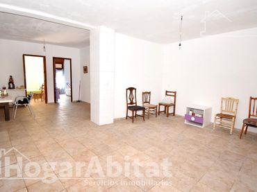 Casa con balcón en venta en Calle ALBUIXARRES