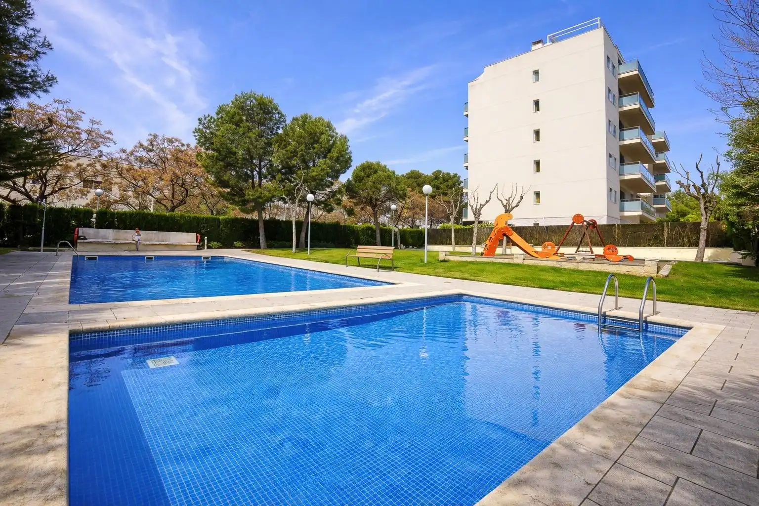 Swimming pool of Flat for sale in Salou  with Air Conditioner, Heating and Private garden