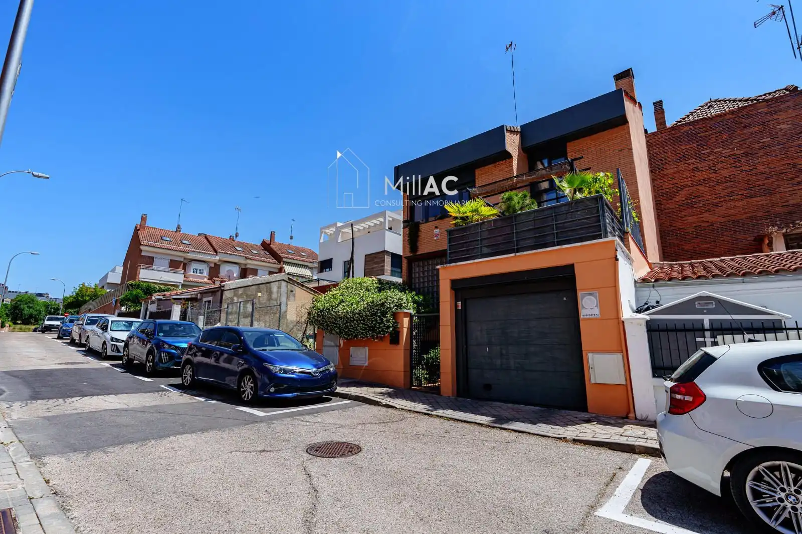 Vista exterior de Casa adosada en venta en Madrid con Aire acondicionado, Calefacción y Jardín privado