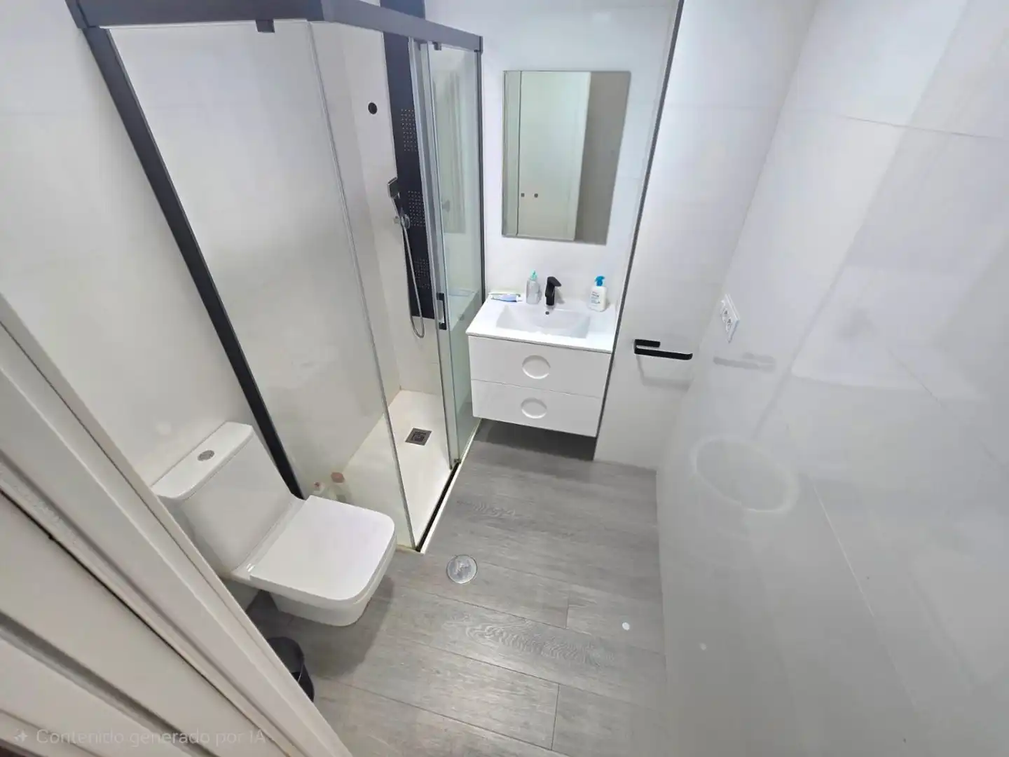 Badezimmer von Wohnung zur Miete in Sevilla mit Klimaanlage, Heizung und Terrasse