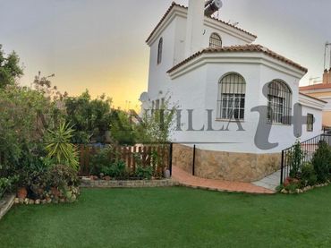 Detached house with garden for sale in Urbasur