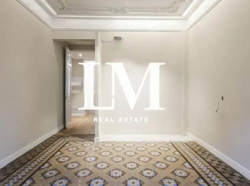 Dormitori de Apartament en venda en Barcelona amb Aire condicionat, Terrassa i Balcó