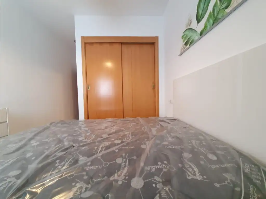 Schlafzimmer von Wohnung zum Verkauf in La Línea de la Concepción mit Möbliert, Ofen und Mikrowelle