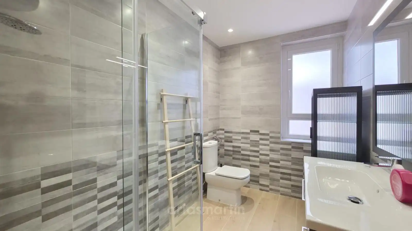 Bathroom of Flat for rent in Salamanca  with Heating and Furnished