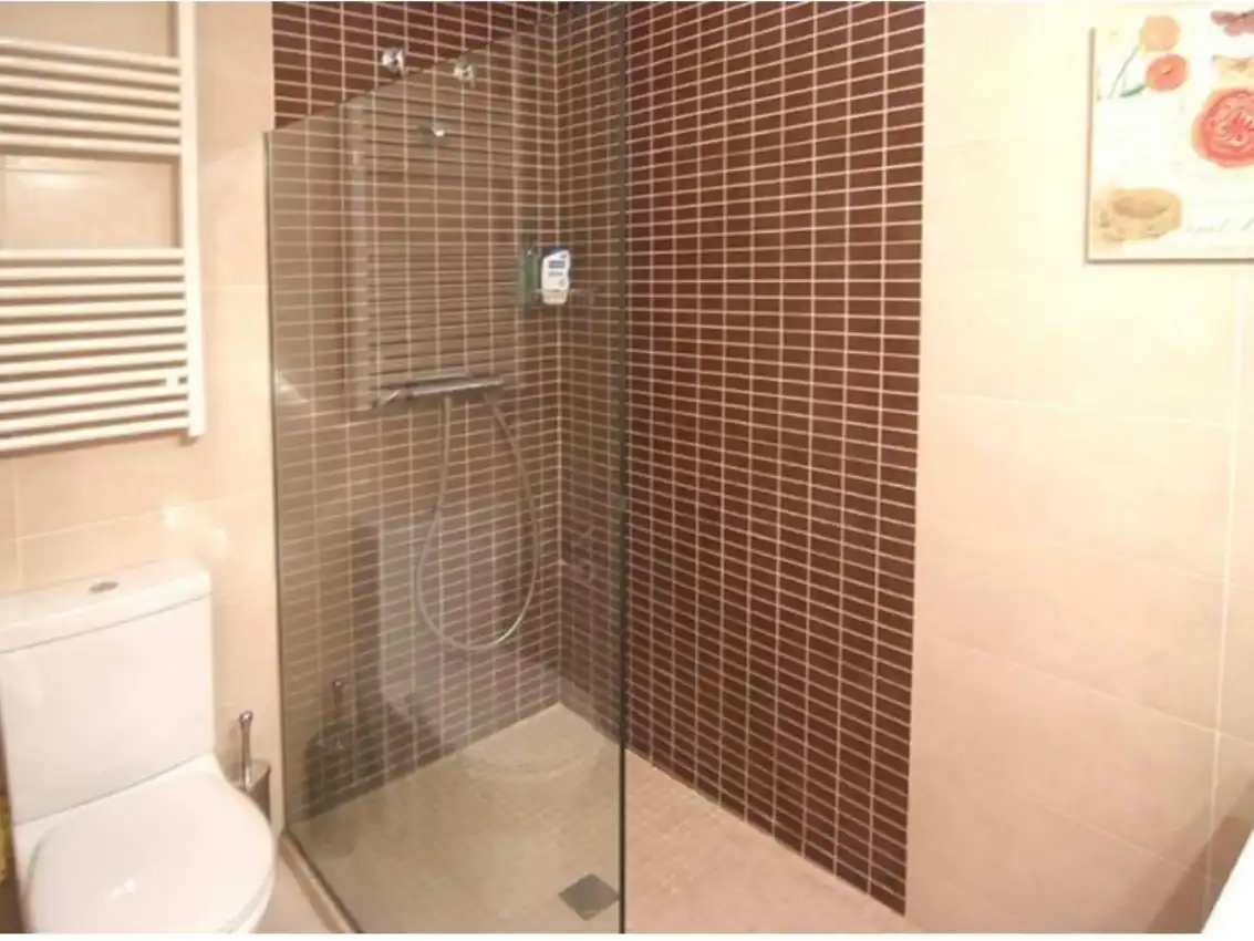 Badezimmer von Wohnung zum Verkauf in Castelldefels mit Klimaanlage, Terrasse und Balkon