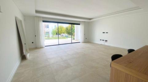 Foto 2 de Casa adosada de lloguer a Calle Cefeo, Los Naranjos, Málaga