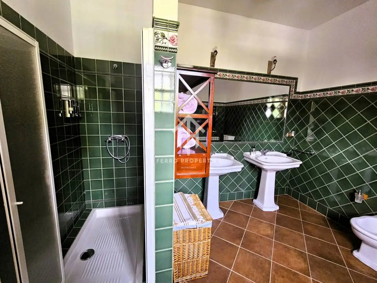 Bathroom of Houses for sale in Villanueva de Tapia  with Air Conditioner, Heating and Private garden