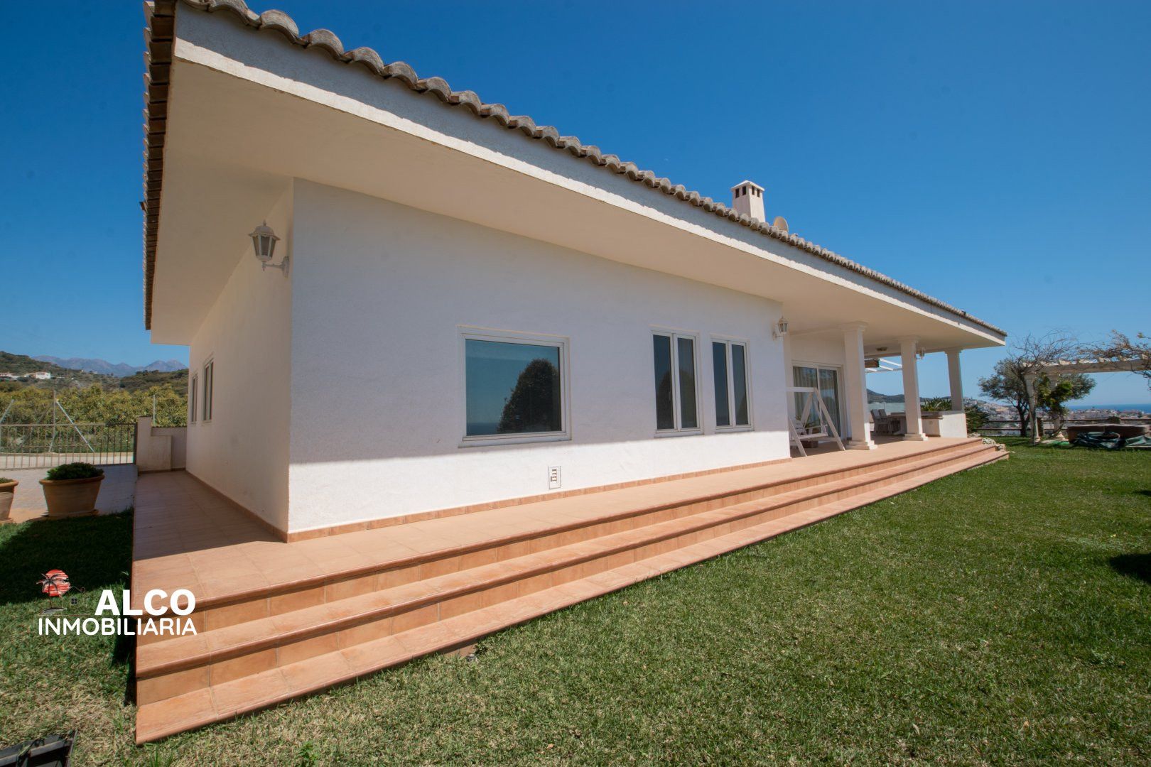 Vista exterior de Casa o xalet en venda en Torrox amb Terrassa