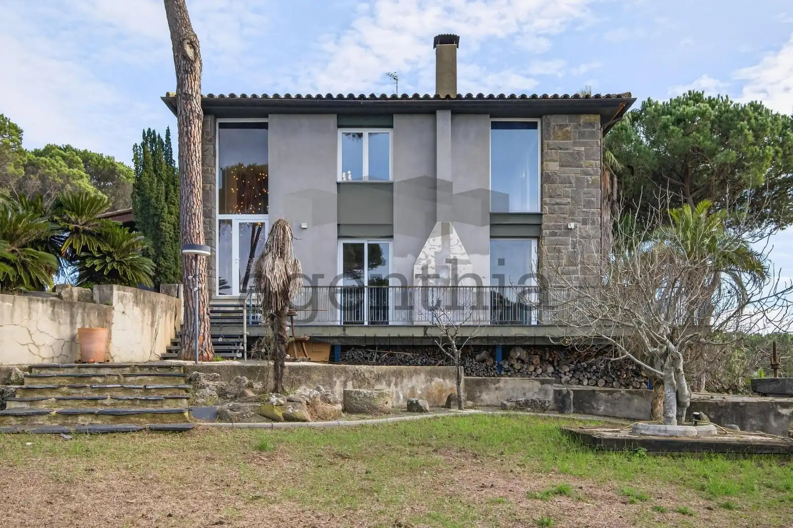 Vista exterior de Casa o xalet en venda en Llambilles amb Aire condicionat, Calefacció i Terrassa