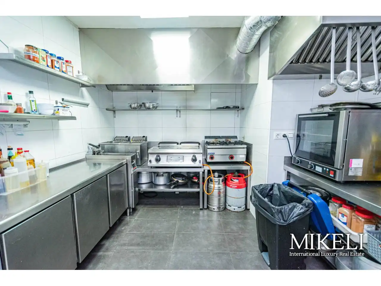 Cocina de Local en traspaso en Santander con Aire acondicionado y Alarma