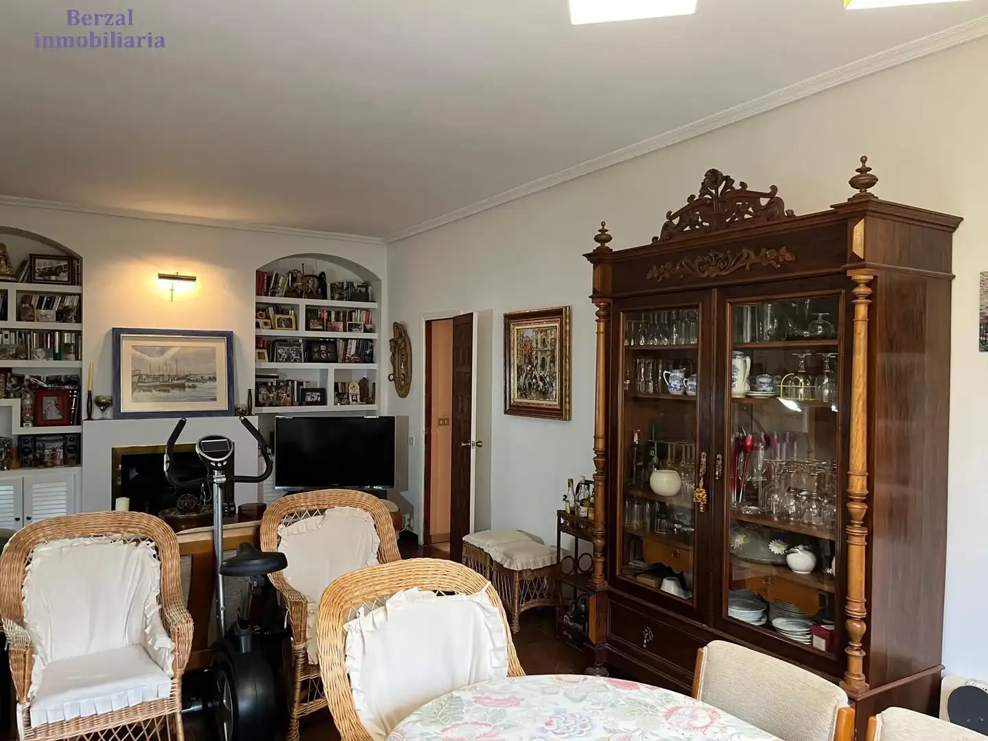 Sala d'estar de Casa o xalet en venda en Sorzano amb Jardí privat, Terrassa i Traster