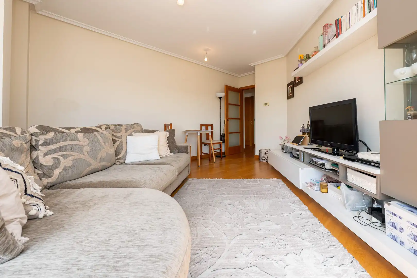 Living room of Apartments for sale in A Coruña Capital   with Heating, Parquet flooring and Storage room