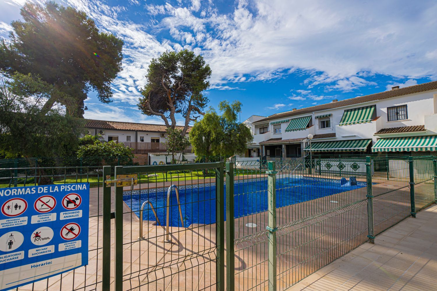 Piscina de Casa o xalet en venda en Vélez-Málaga amb Jardí privat, Terrassa i Traster