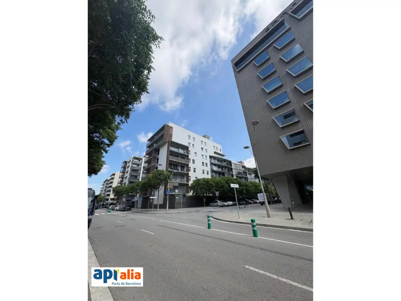 Vista exterior de Pis en venda en Sant Feliu de Llobregat amb Piscina comunitària