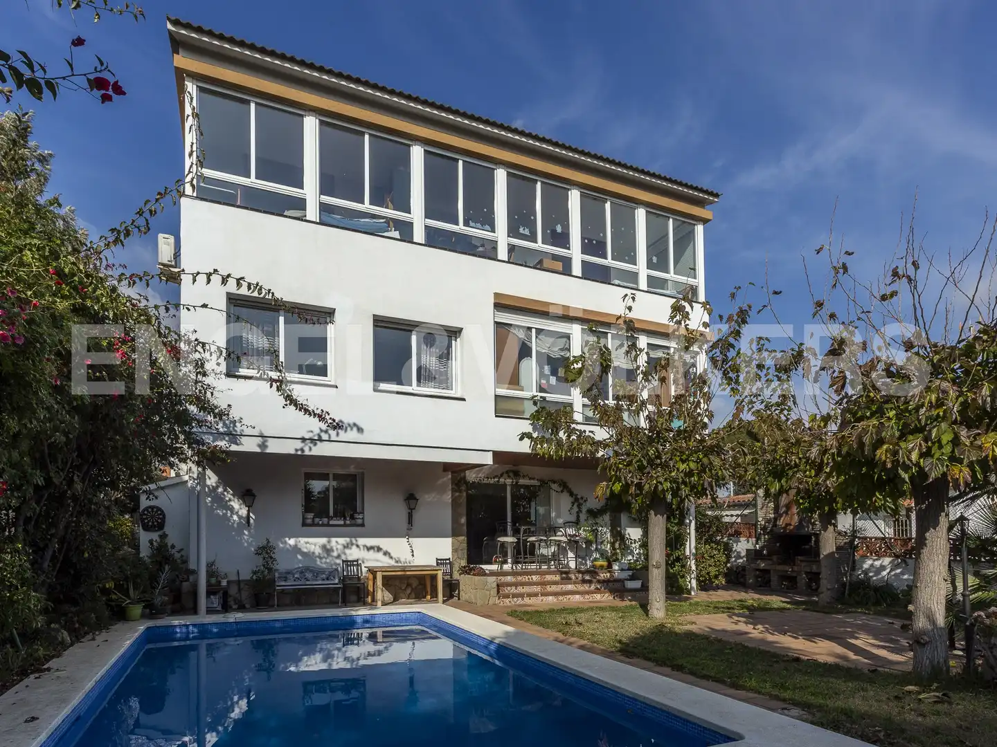 Vista exterior de Casa o xalet en venda en Castelldefels amb Aire condicionat, Calefacció i Jardí privat
