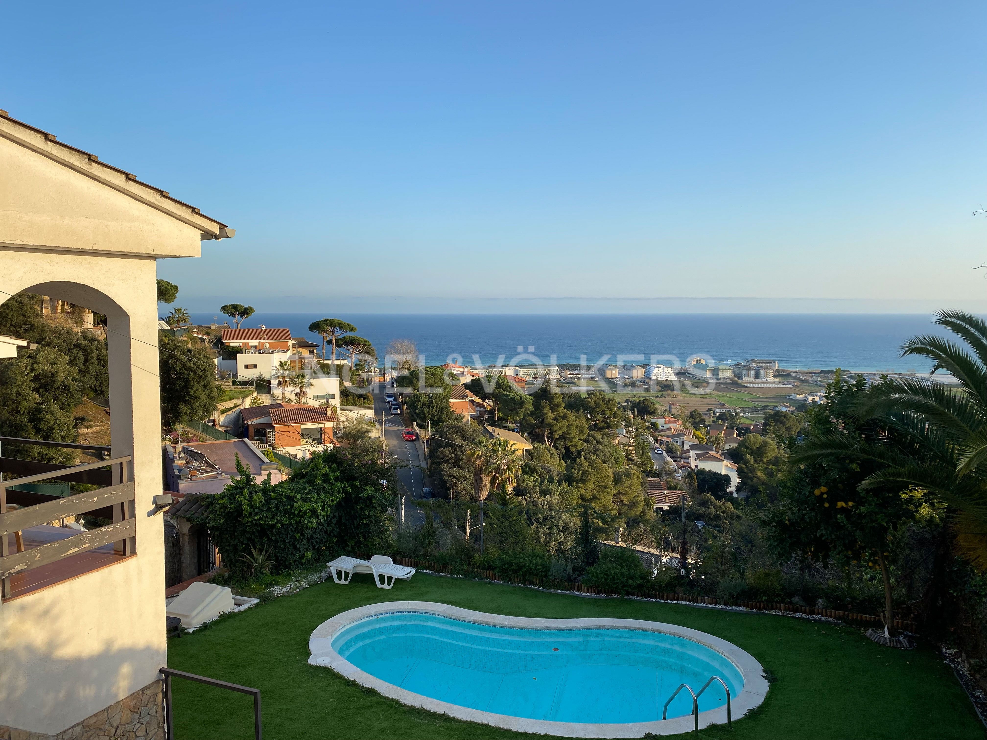 Vista exterior de Casa o xalet en venda en Santa Susanna amb Aire condicionat, Calefacció i Jardí privat