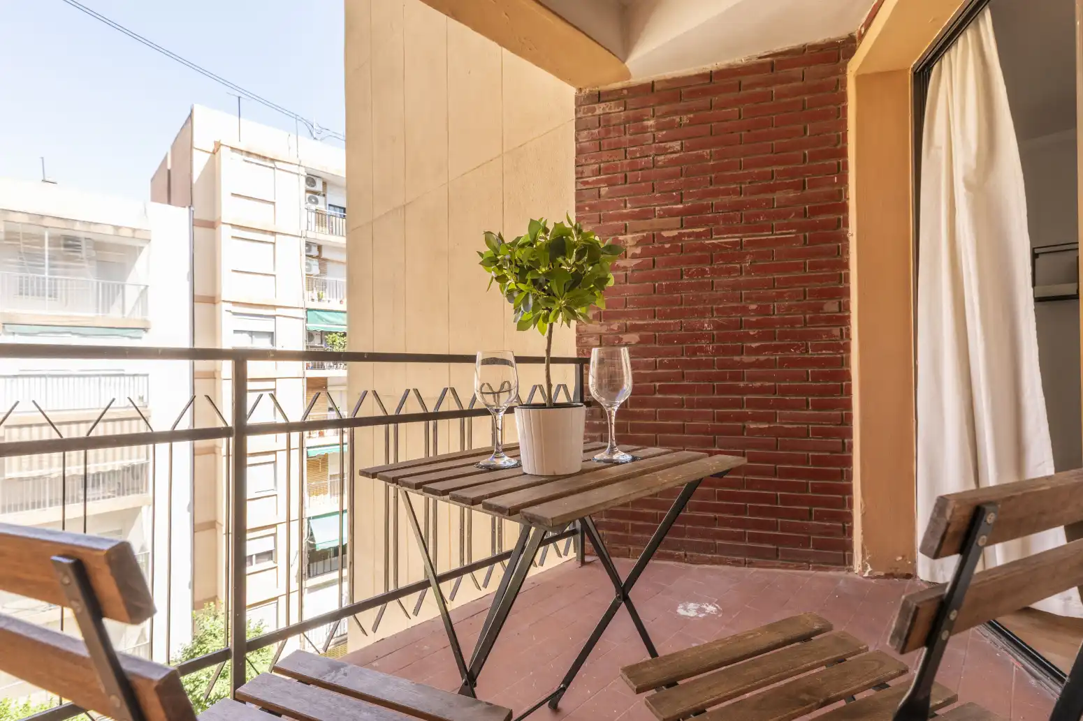 Flat with terrace for sale in Algirós