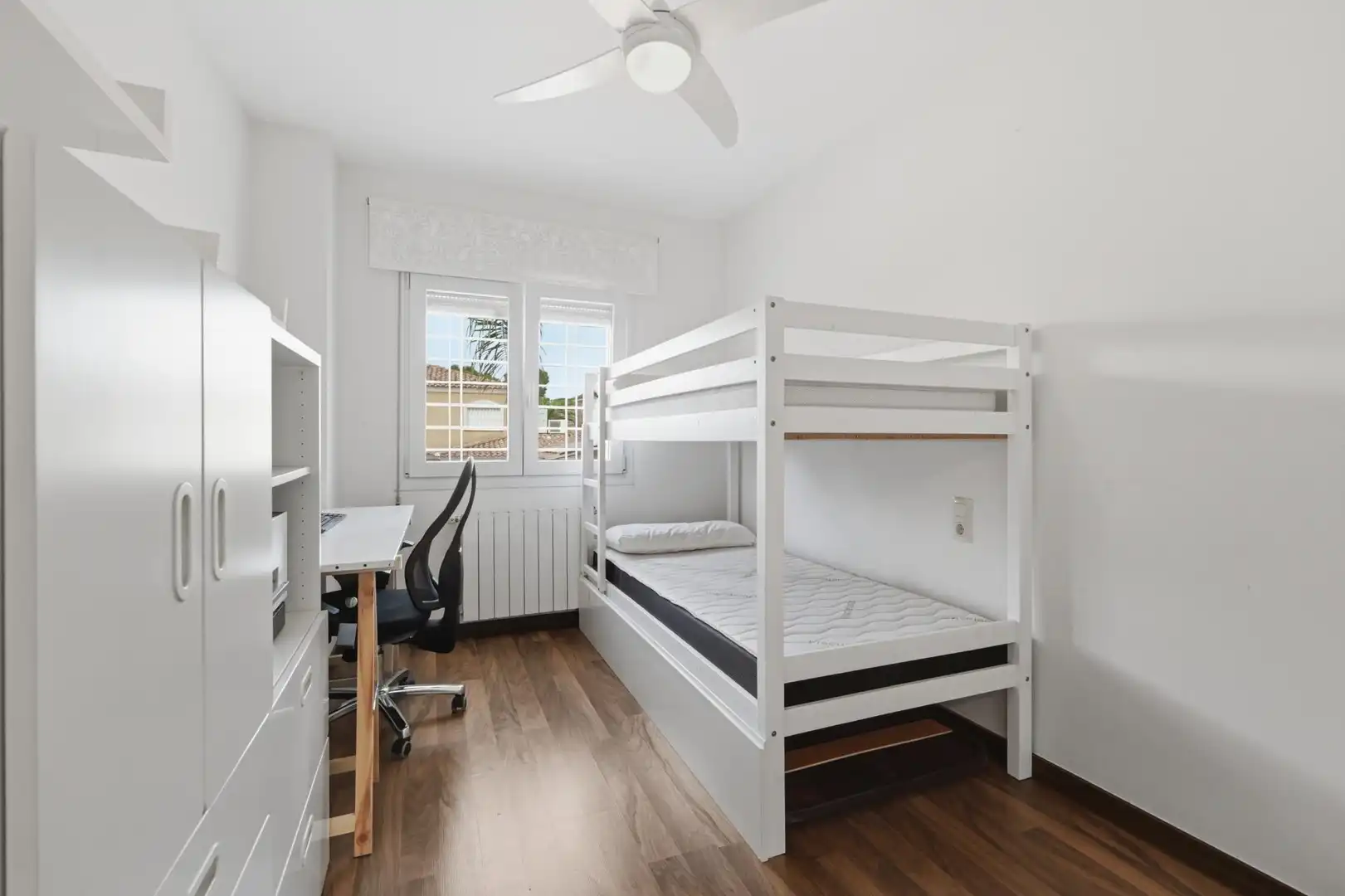 Bedroom of Houses for sale in La Pobla de Vallbona  with Air Conditioner, Heating and Private garden
