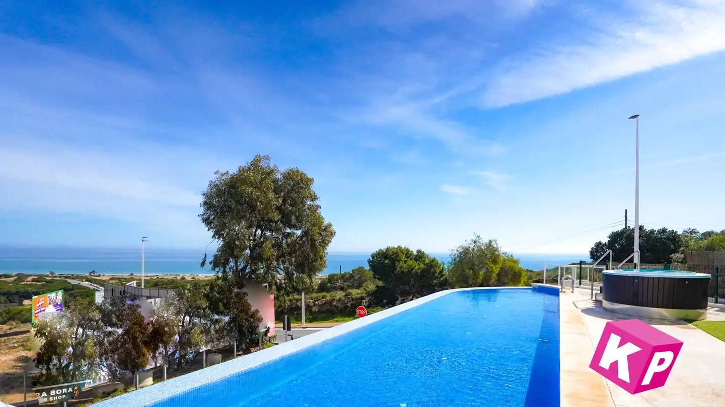 Bungalow con piscina en venta en Calle Orden Dórico, imagen 3