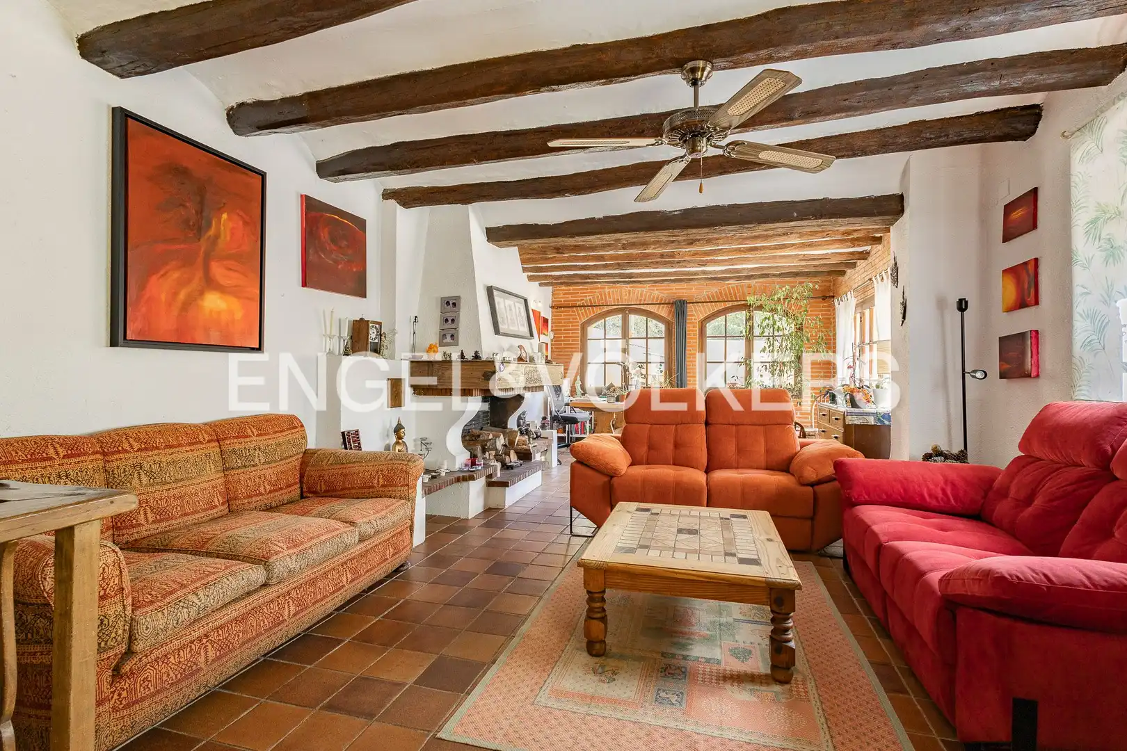 Sala d'estar de Casa o xalet en venda en Torrelles de Foix amb Calefacció, Jardí privat i Terrassa