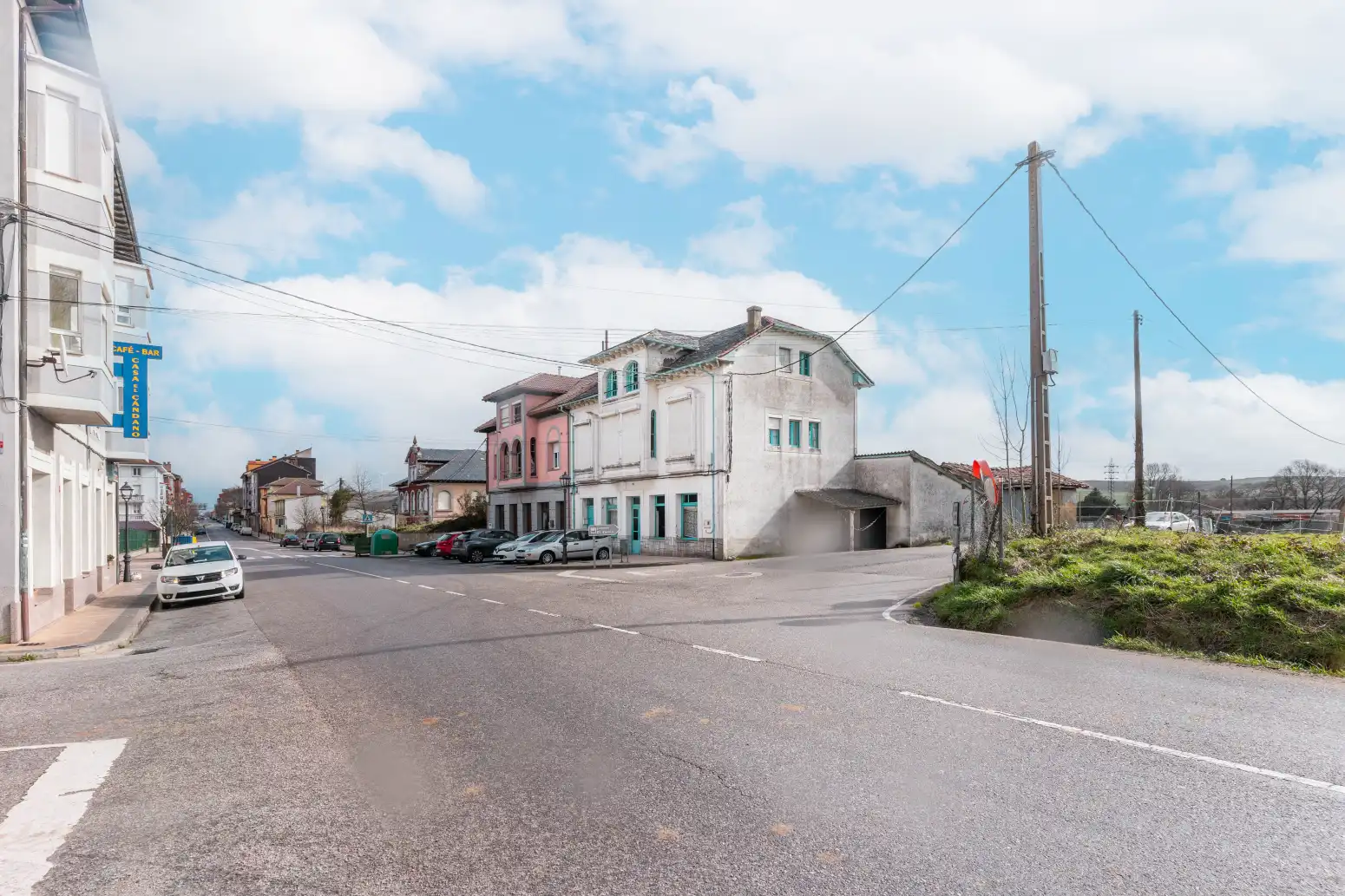 Vista exterior de Casa adosada en venta en Salas con Parquet, Terraza y Trastero