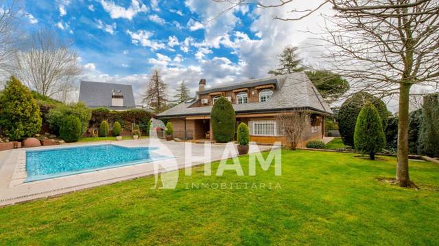 Casa-chalet en Venta en  MONTE HIJEDO en El Olivar de Mirabal