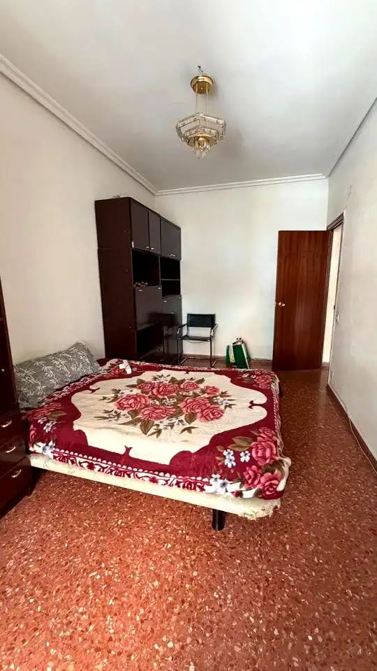 Habitación de Piso en venta en  Logroño con Calefacción, Terraza y Amueblado