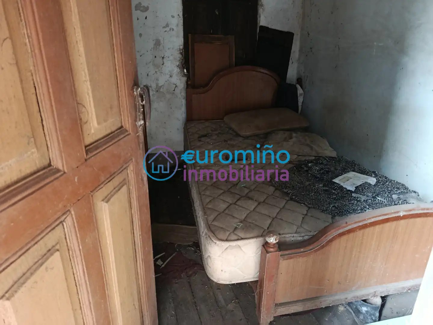 Dormitori de Casa o xalet en venda en Salvaterra de Miño amb Jardí privat, Traster i Moblat