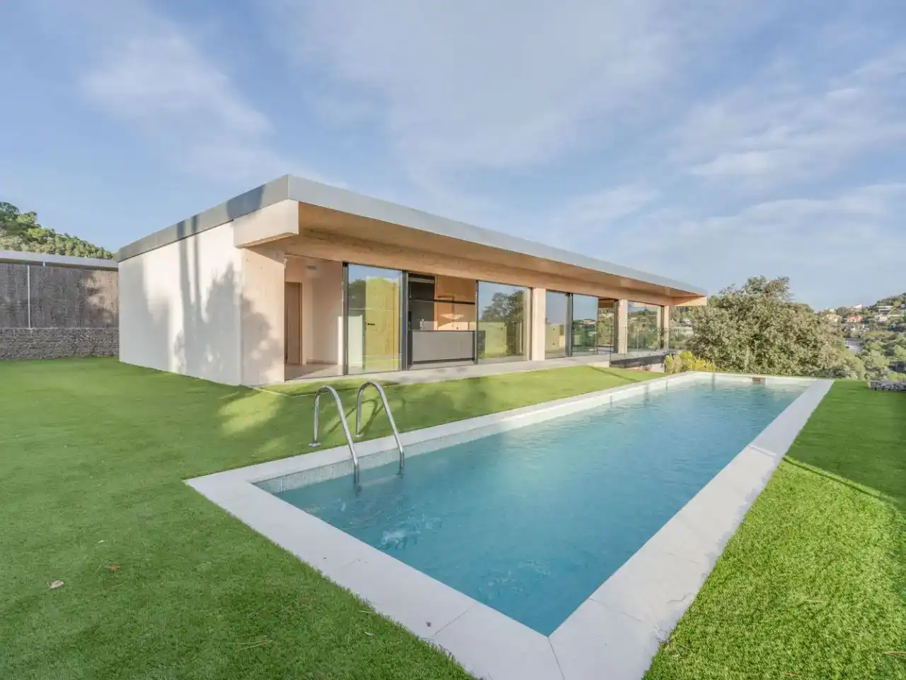 Schwimmbecken von Haus oder Chalet zur Miete in Matadepera mit Privatgarten, Parkett und Schwimmbad