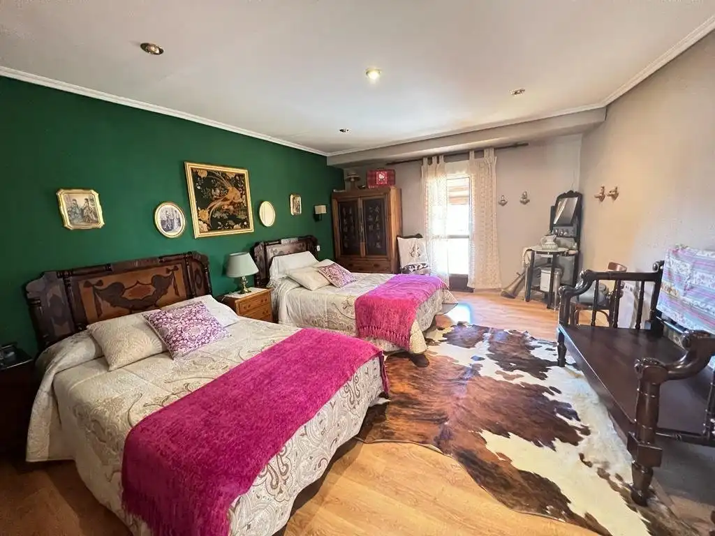 Habitación de Finca rústica en venta en Puente de Domingo Flórez con Jardín privado, Amueblado y Balcón
