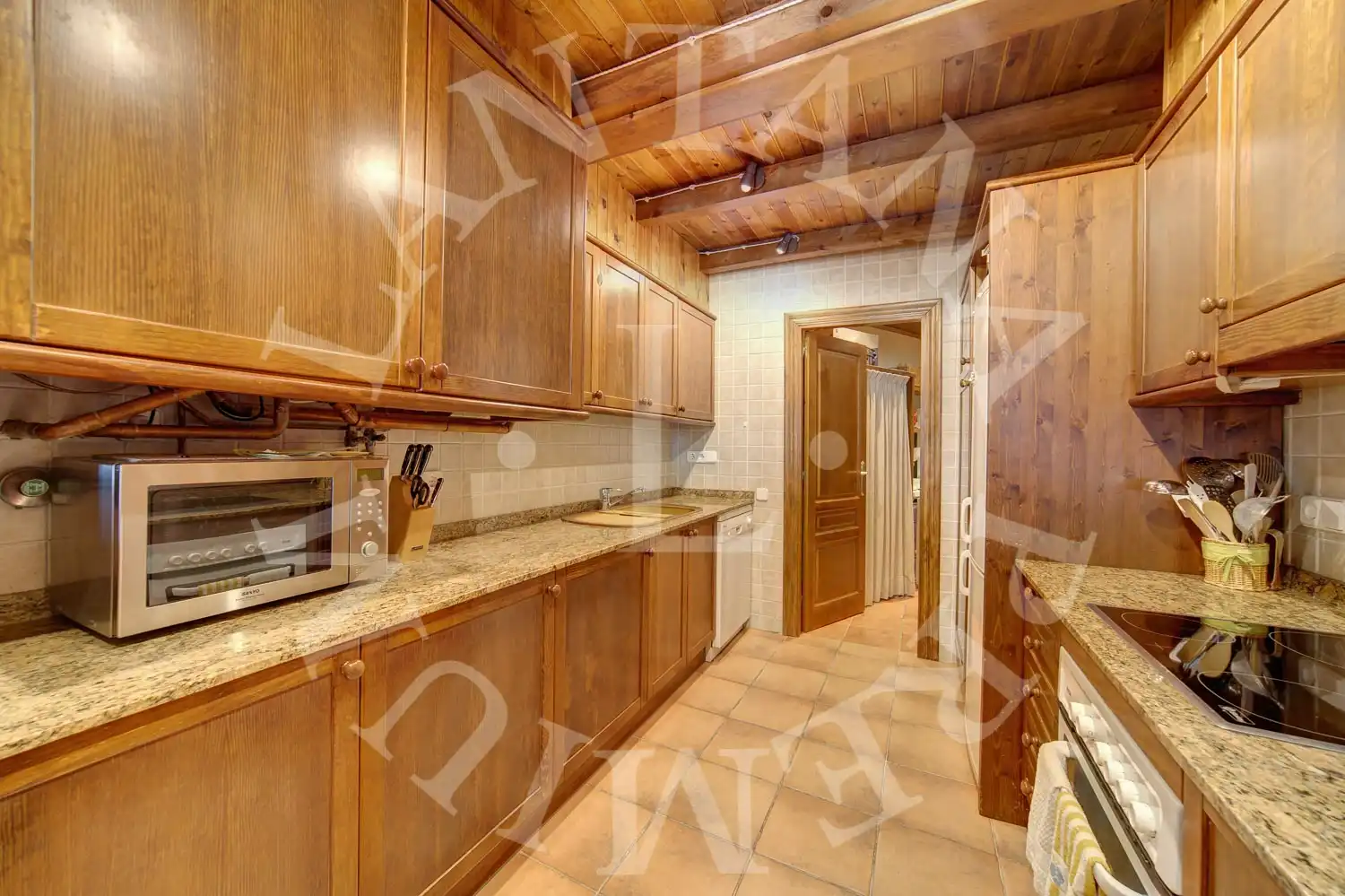 Cocina de Casa adosada en venta en Naut Aran con Calefacción, Jardín privado y Parquet