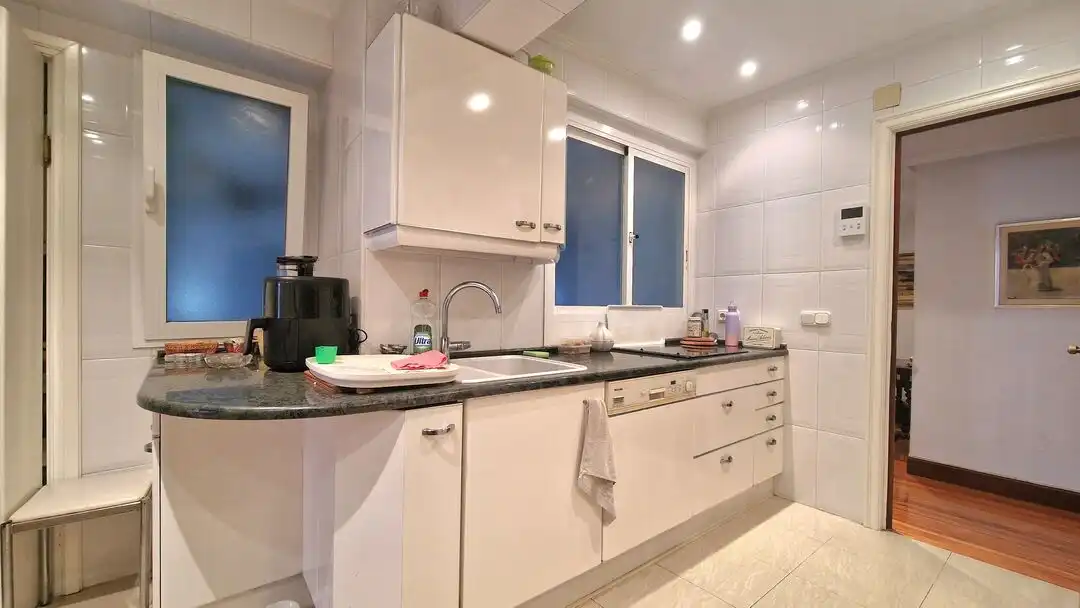 Kitchen of Flat for sale in Donostia - San Sebastián   with Heating, Terrace and Storage room
