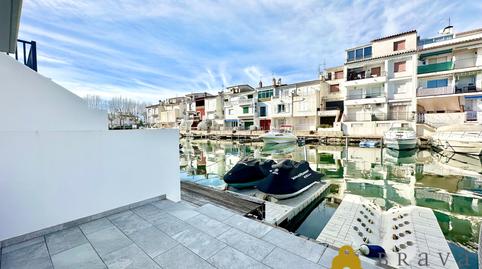 Foto 3 de Casa adosada en venda a Carrer Port Petit, Carmençó, Empuriabrava