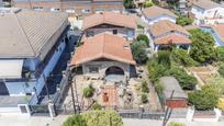 Vista exterior de Casa o xalet en venda en Parets del Vallès amb Aire condicionat, Terrassa i Balcó