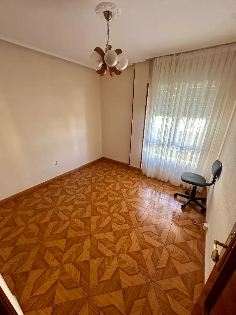 Dormitori de Pis en venda en Barakaldo  amb Calefacció, Terrassa i Moblat