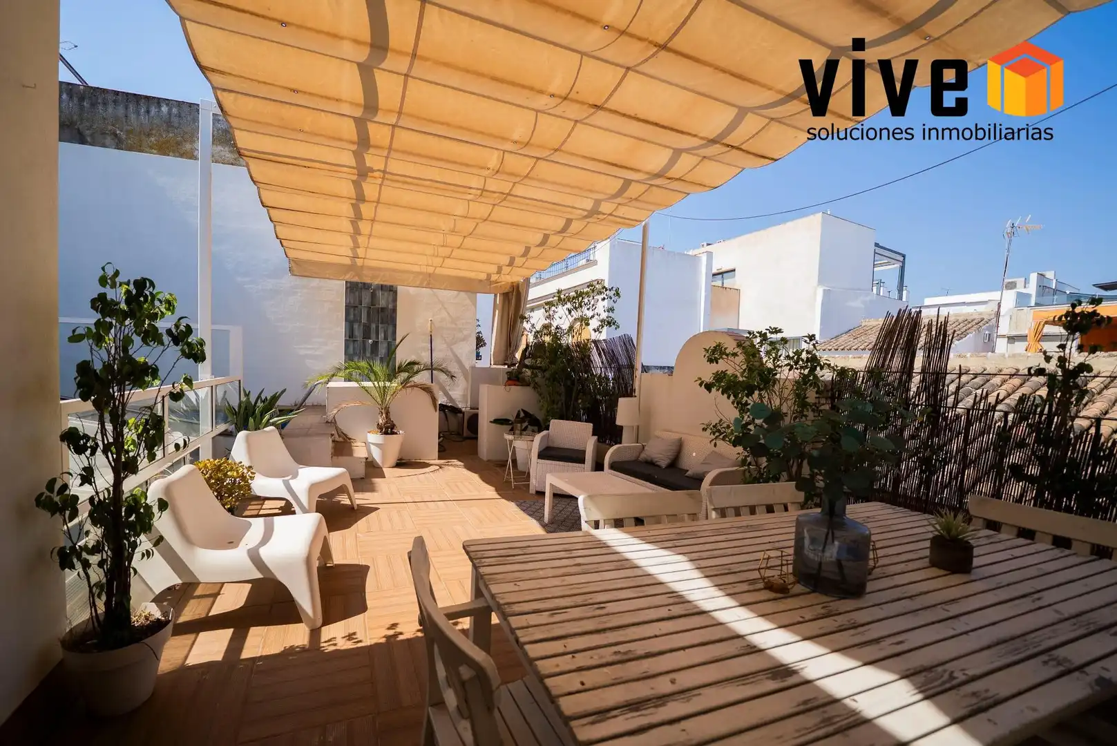 Casa con terrazza in vendita a Casco Antiguo