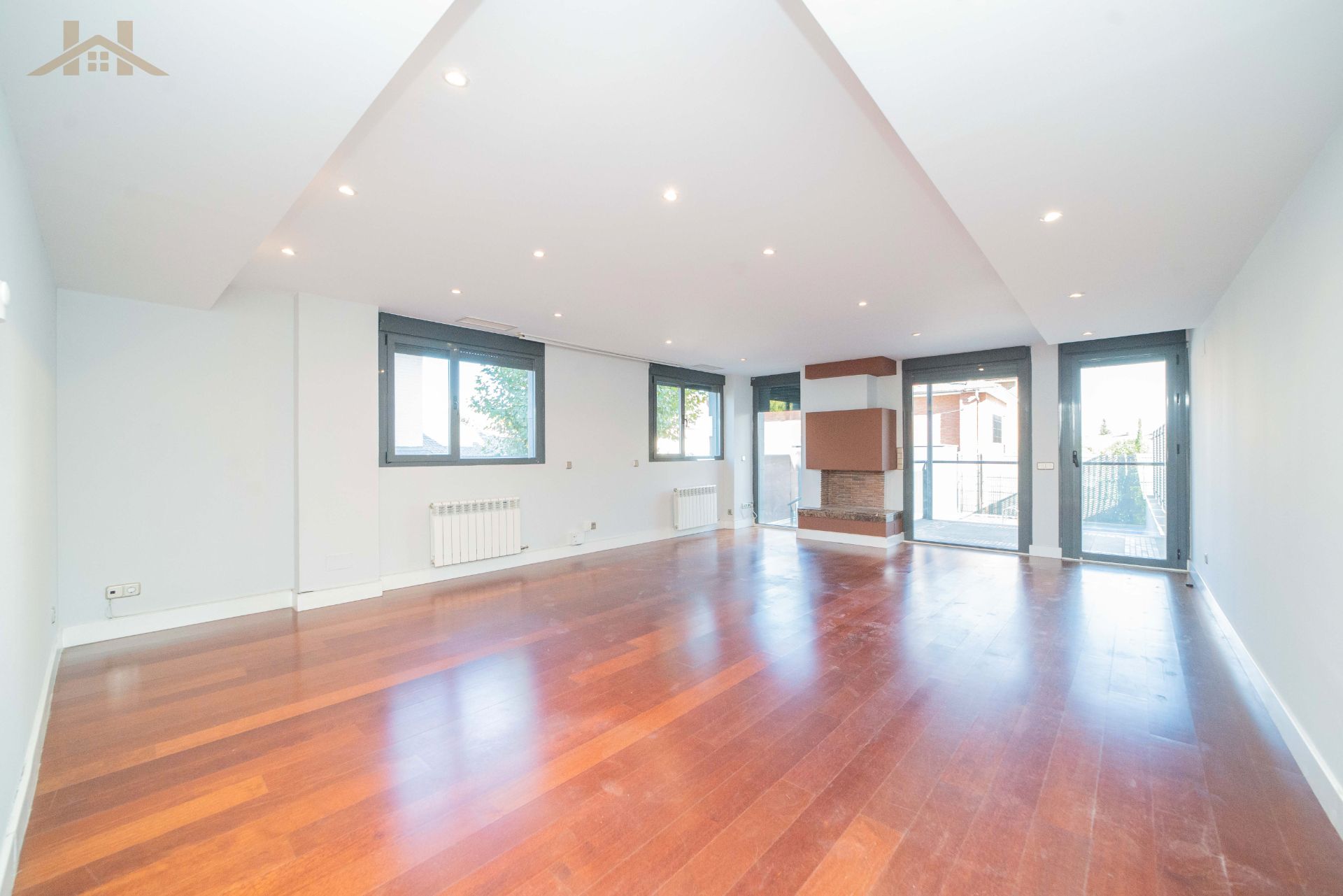 Living room of Single-family semi-detached for sale in Pozuelo de Alarcón  with Air Conditioner, Heating and Terrace